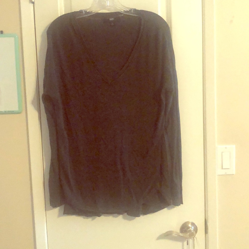 V-cut long sleeved sweater